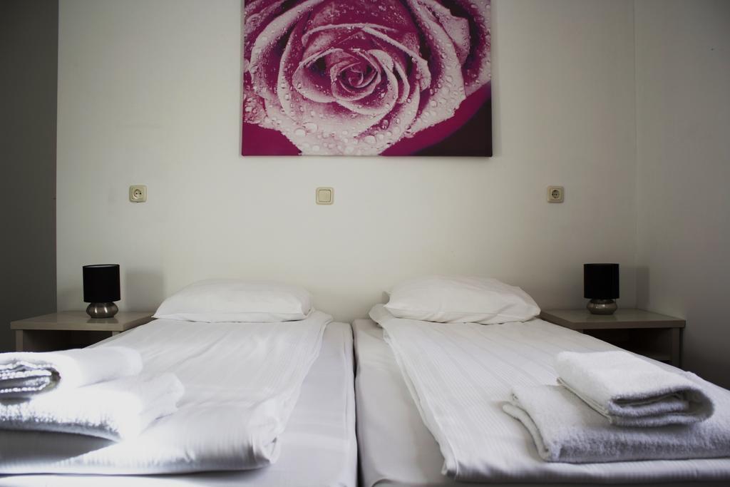 Hotel Restaurant La Piazza Valkenburg aan de Geul Zimmer foto